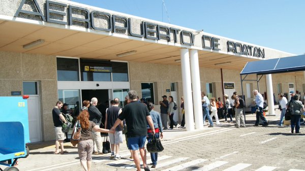 Ventur Travel, Aeropuerto de Roatán.jpg
